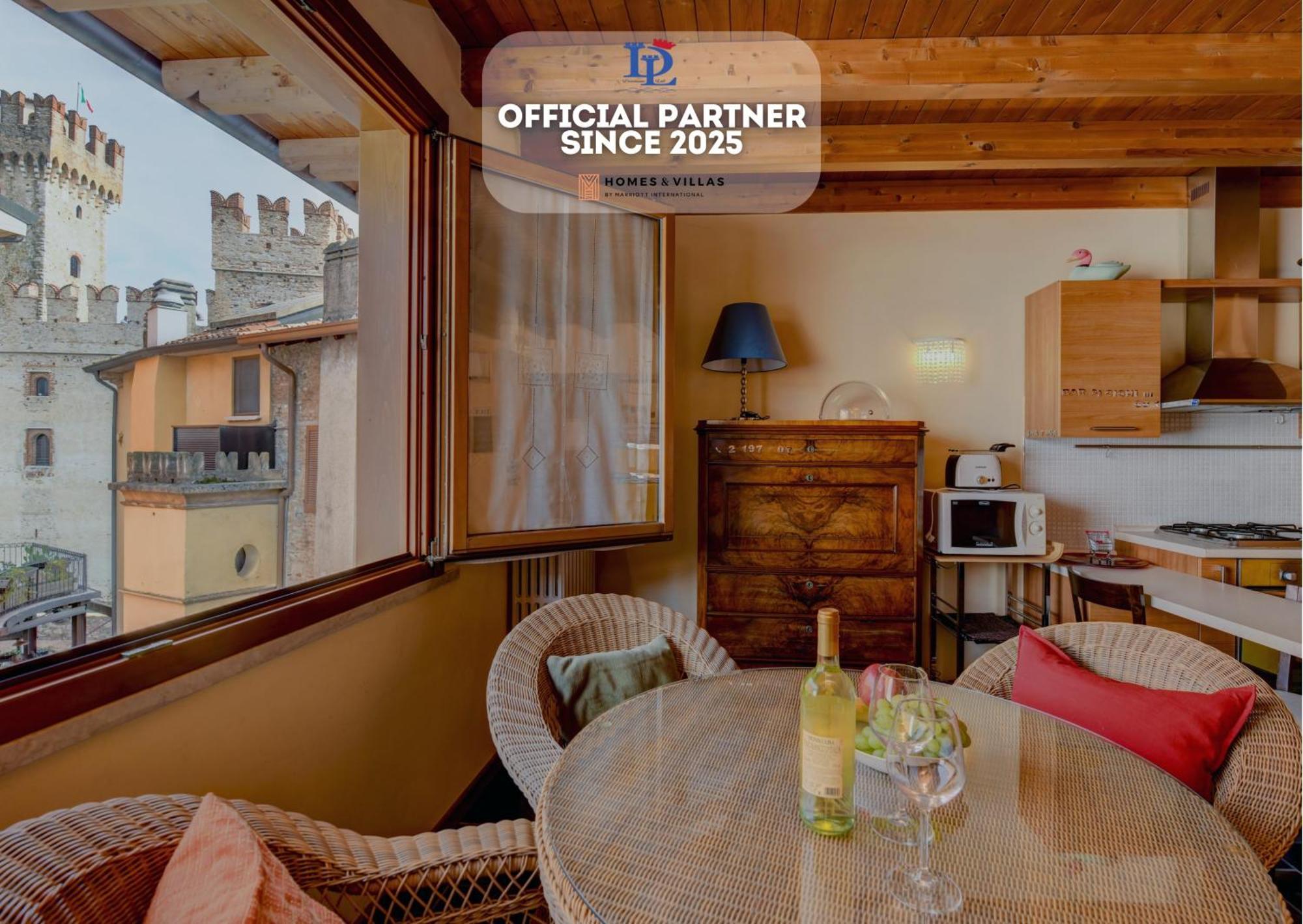 Desenzanoloft Official Partner Marriott Homes & Villas -Penthouse Never Say Never Sirmione Castle View ภายนอก รูปภาพ