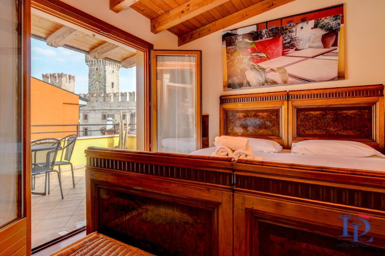 Desenzanoloft Official Partner Marriott Homes & Villas -Penthouse Never Say Never Sirmione Castle View ภายนอก รูปภาพ