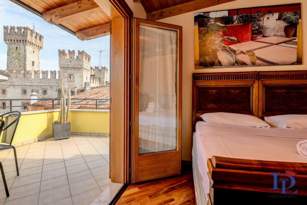Desenzanoloft Official Partner Marriott Homes & Villas -Penthouse Never Say Never Sirmione Castle View ภายนอก รูปภาพ