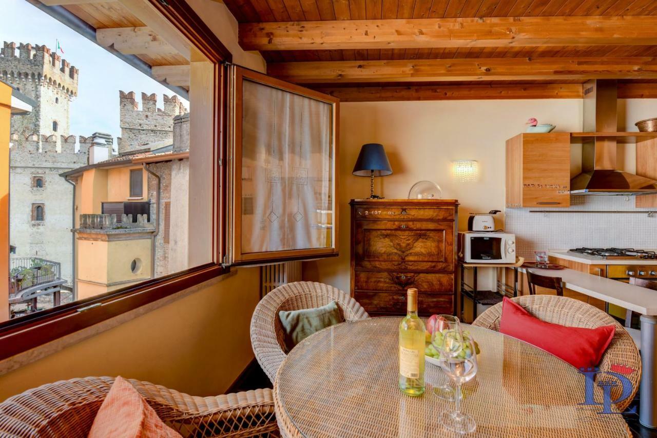 Desenzanoloft Official Partner Marriott Homes & Villas -Penthouse Never Say Never Sirmione Castle View ภายนอก รูปภาพ